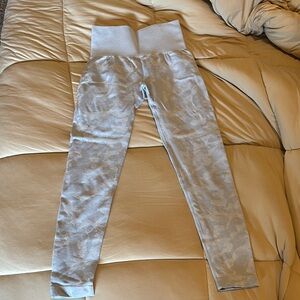 NVGTN Women’s Baby Blue Camo Leggings